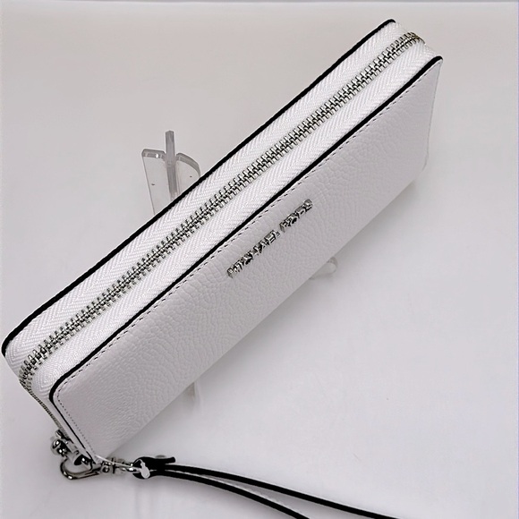 Michael Kors Large Pebbled Leather Continental Wallet Wristlet Phone Holder
Opt - Picture 6 of 12